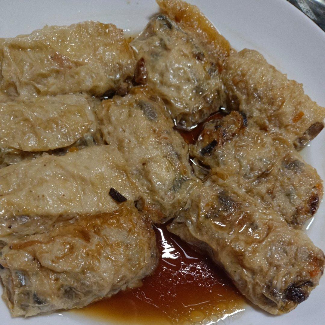 广式早茶点心之鲍汁腐皮卷