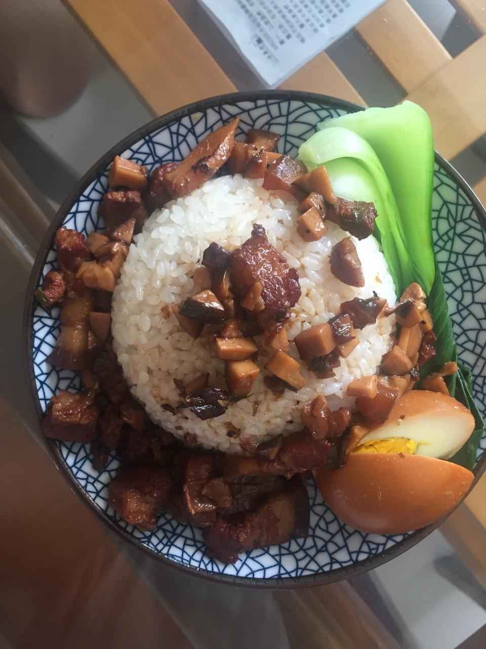 洋葱酥卤肉饭