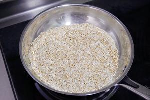 花椰菜糙米烩饭的做法 步骤2