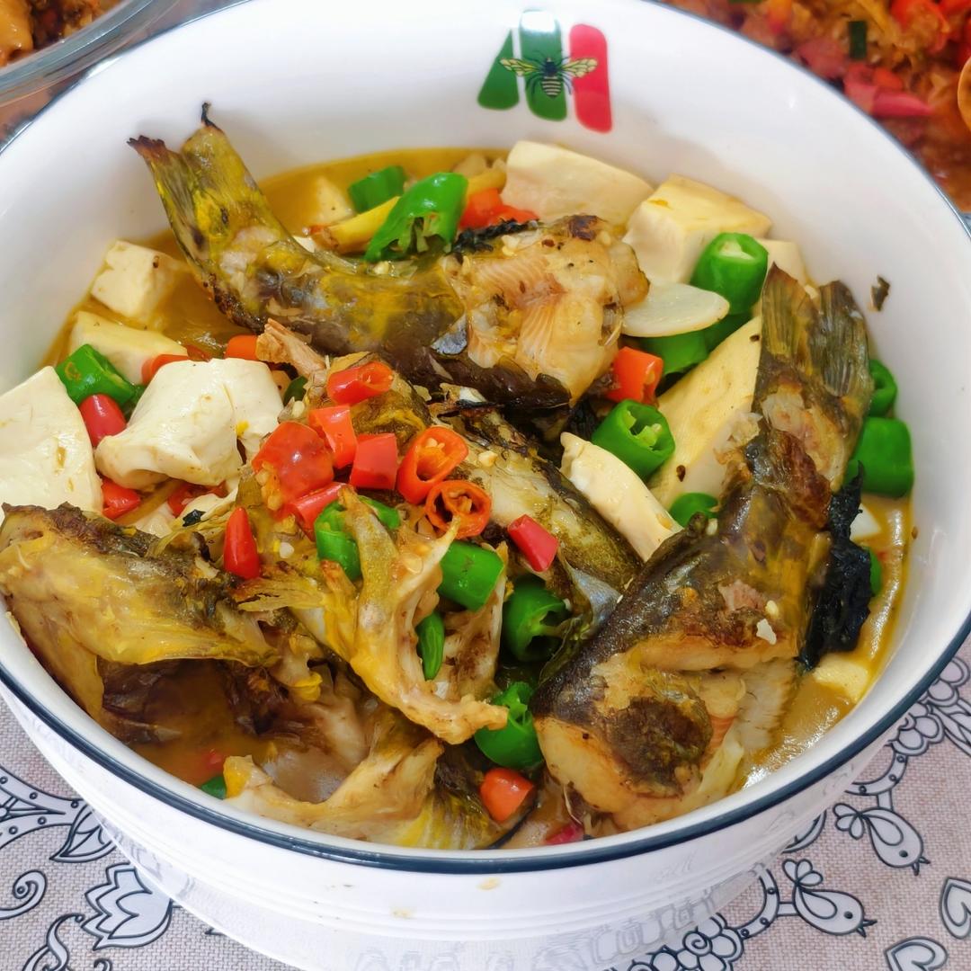 鲜掉舌头的豆腐黄鸭叫。黄辣丁。汪刺鱼。昂刺鱼。。。