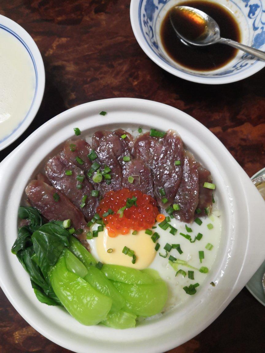 广式腊味煲仔饭