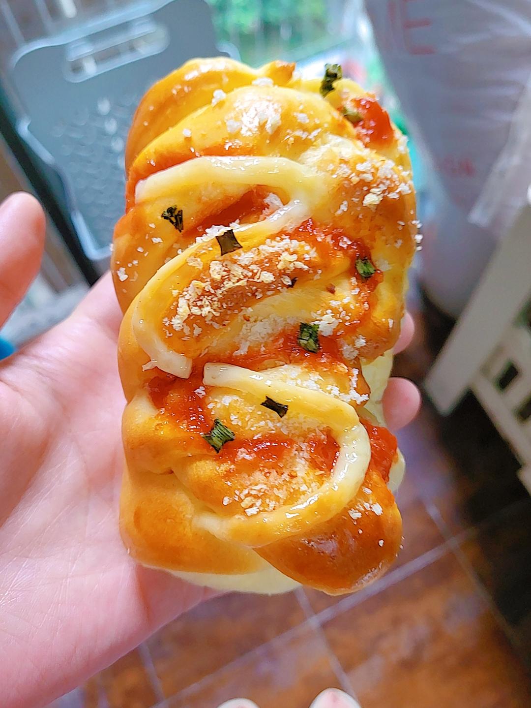 香肠肉松面包卷