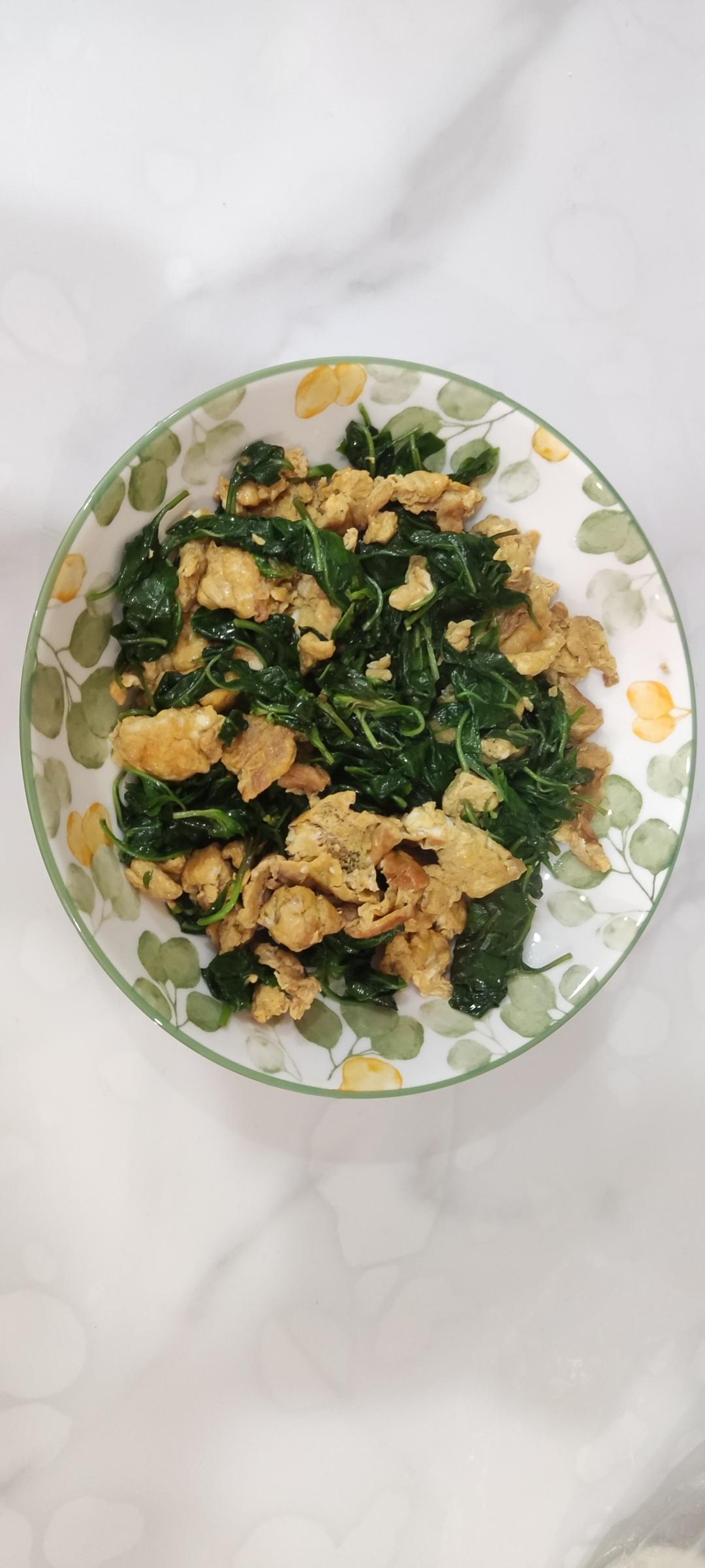 枸杞嫩芽炒鸡蛋