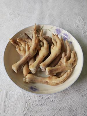 青花椒豆豉蒸凤爪的做法 步骤3