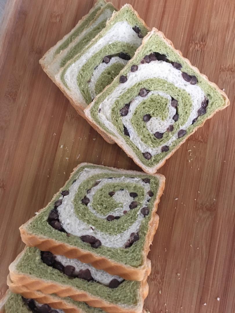 清香柔软的抹茶红豆吐司