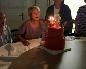 给外婆的90岁贺寿蛋糕|永远爱您的做法 步骤4