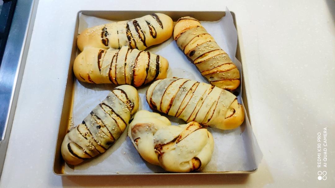 豆沙毛毛虫面包