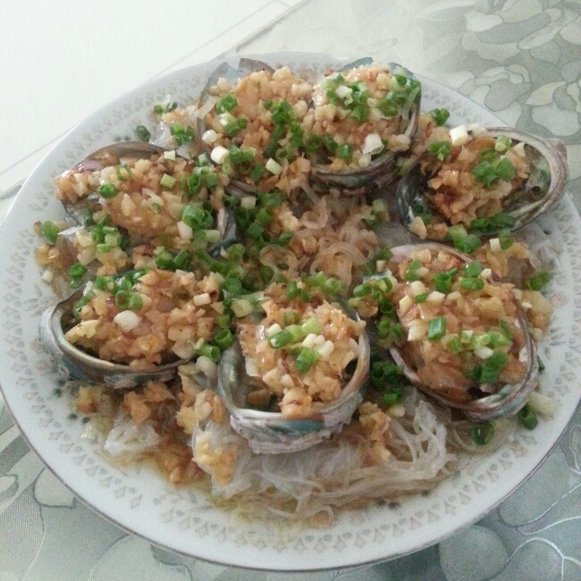 蒜蓉粉丝蒸鲍鱼