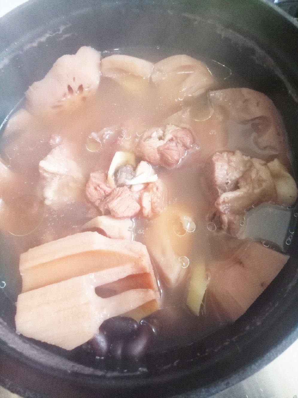 神一样的黑豆排骨莲藕汤