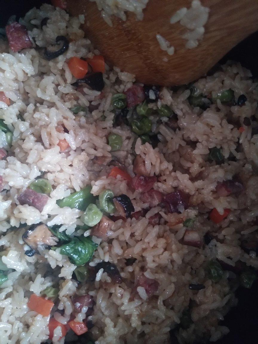 电饭锅版香菇腊肠饭