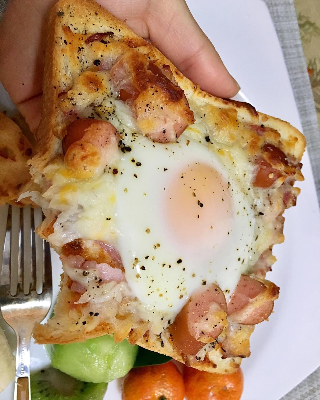 吐司太阳蛋披萨