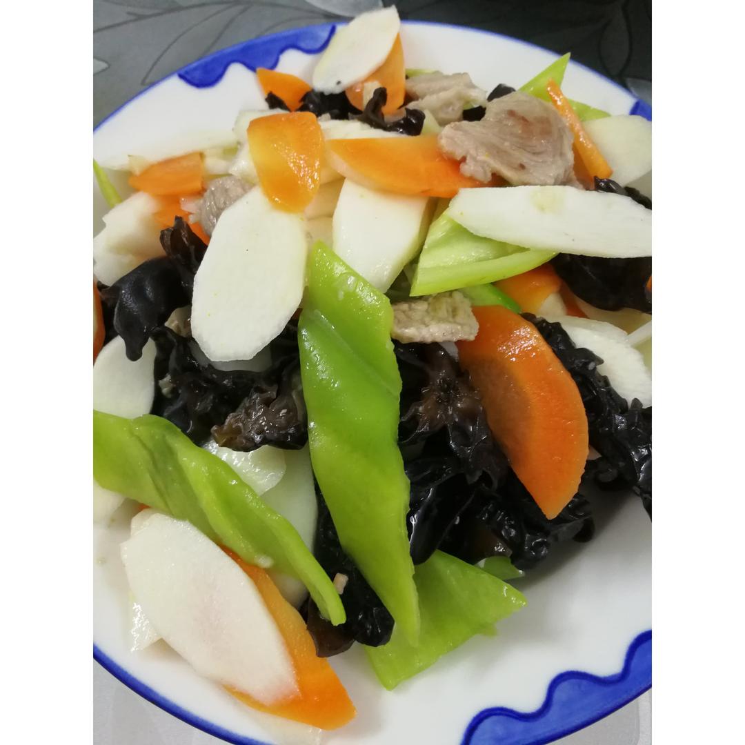 胡萝卜木耳炒山药