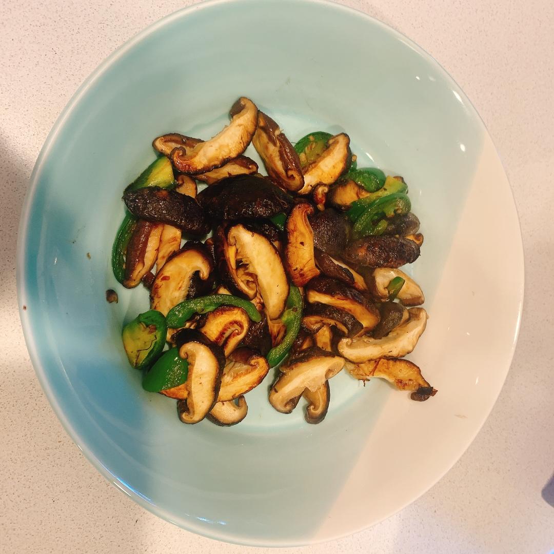 鲜掉眉毛的蚝油白蘑菇