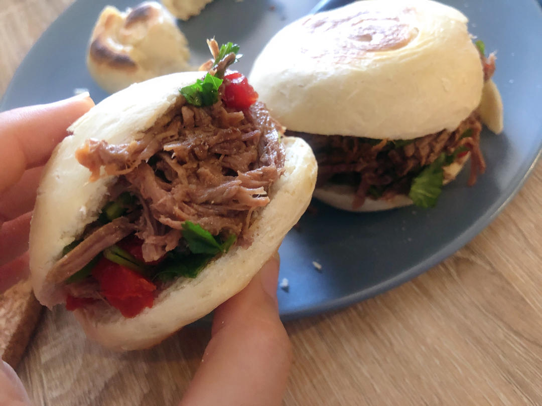 肉夹馍，白吉馍