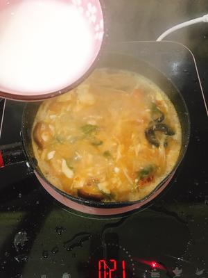 炒鸡下饭的酸辣鱼片汤的做法 步骤5