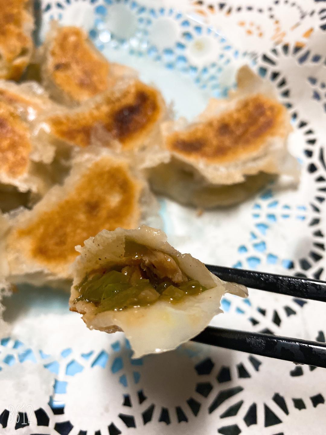 青椒脂渣煎饺☆爆浆口感的做法