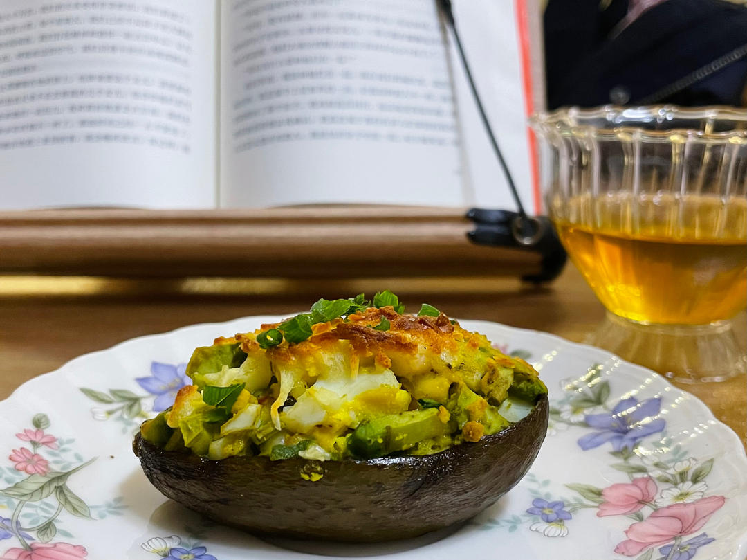 烤牛油果雞蛋蝦仁伴切達芝士