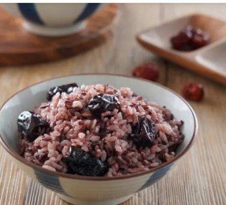 黑米红枣饭(美味自由配)美善品小美食谱，红枣黑米粥
