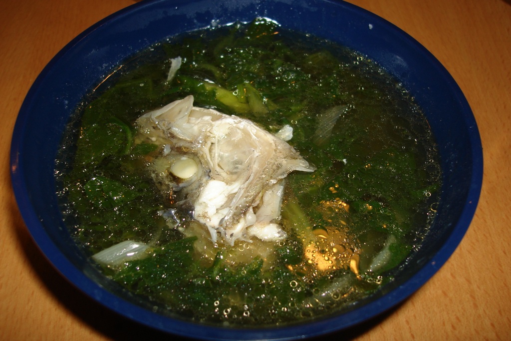 菠菜鱼头汤