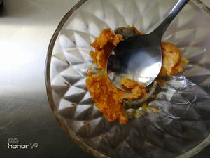 超级宣软咸蛋黄花卷（有快速手工和面视频）的做法 步骤2