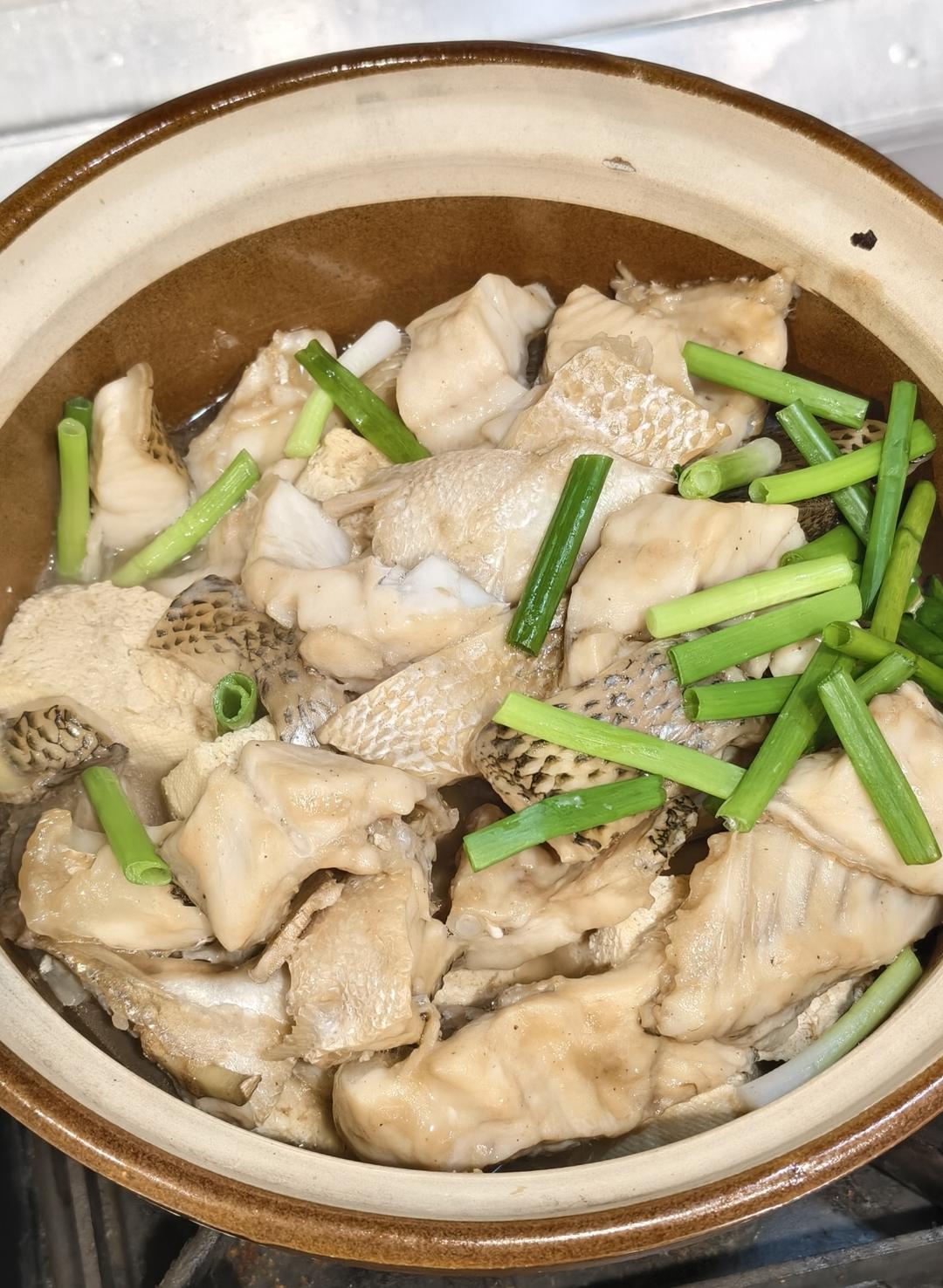 鲜嫩豆腐鲈鱼煲