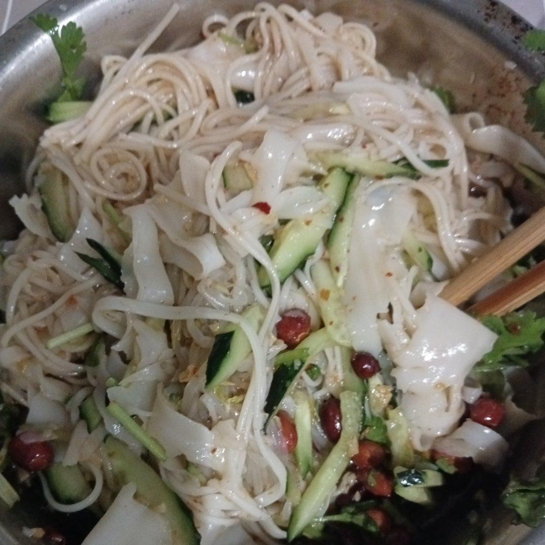酸辣爽口的凉拌面！保证吃一次就上瘾