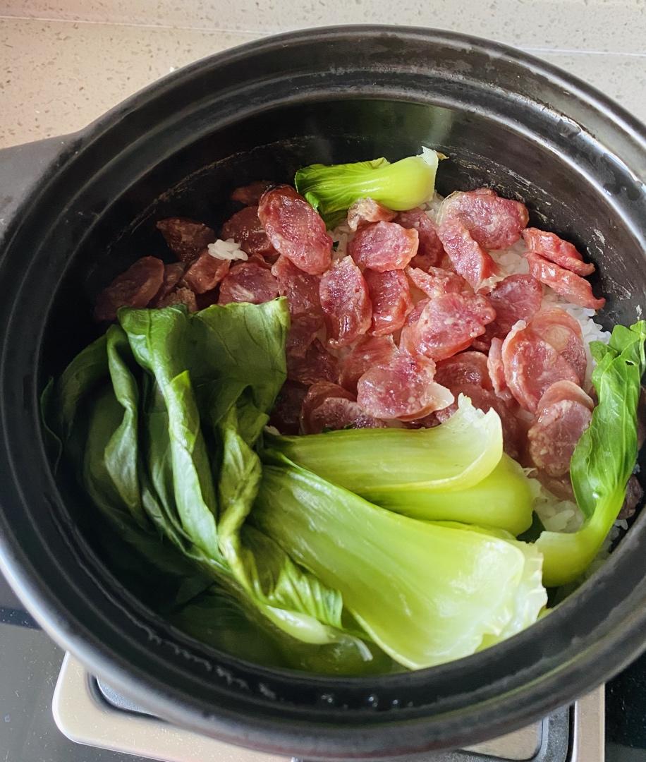 腊味煲仔饭，20分钟饭菜同出