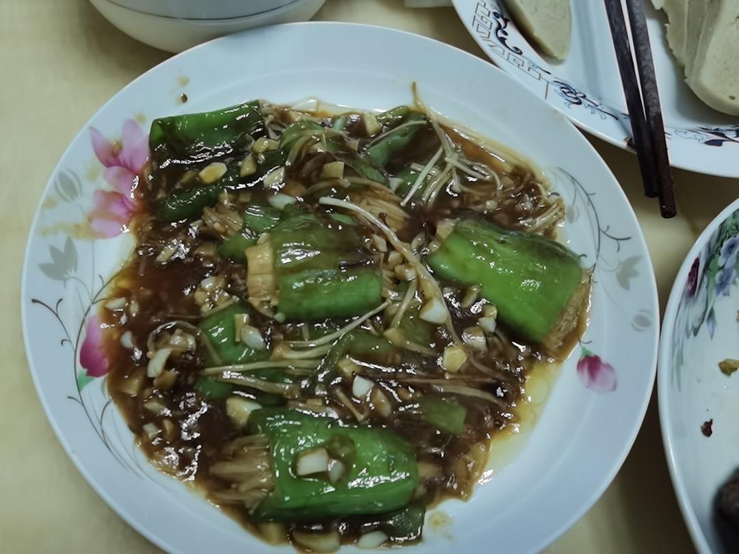 青椒卷金针菇，无敌下饭