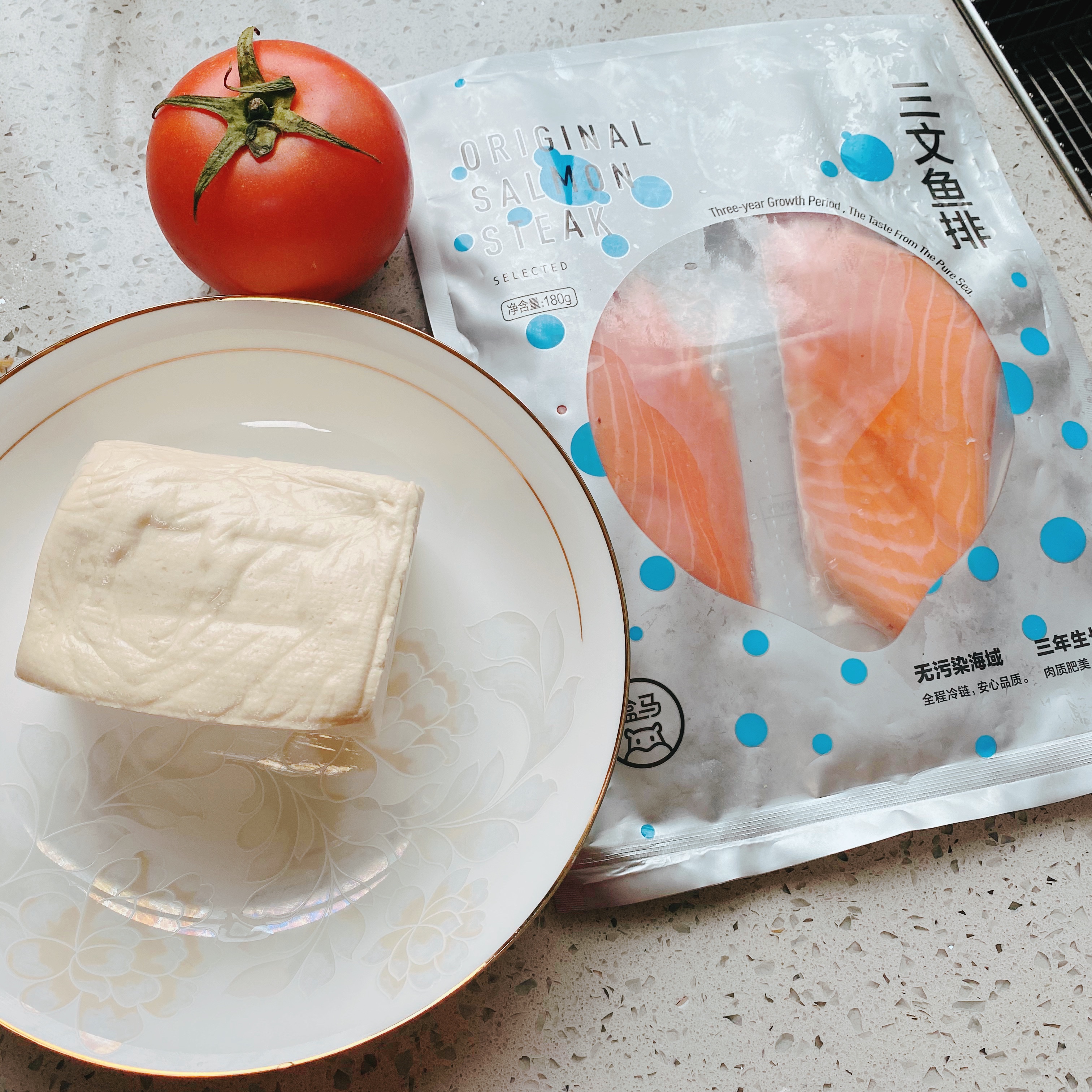 冬日暖心三文鱼番茄豆腐浓汤的做法 步骤1