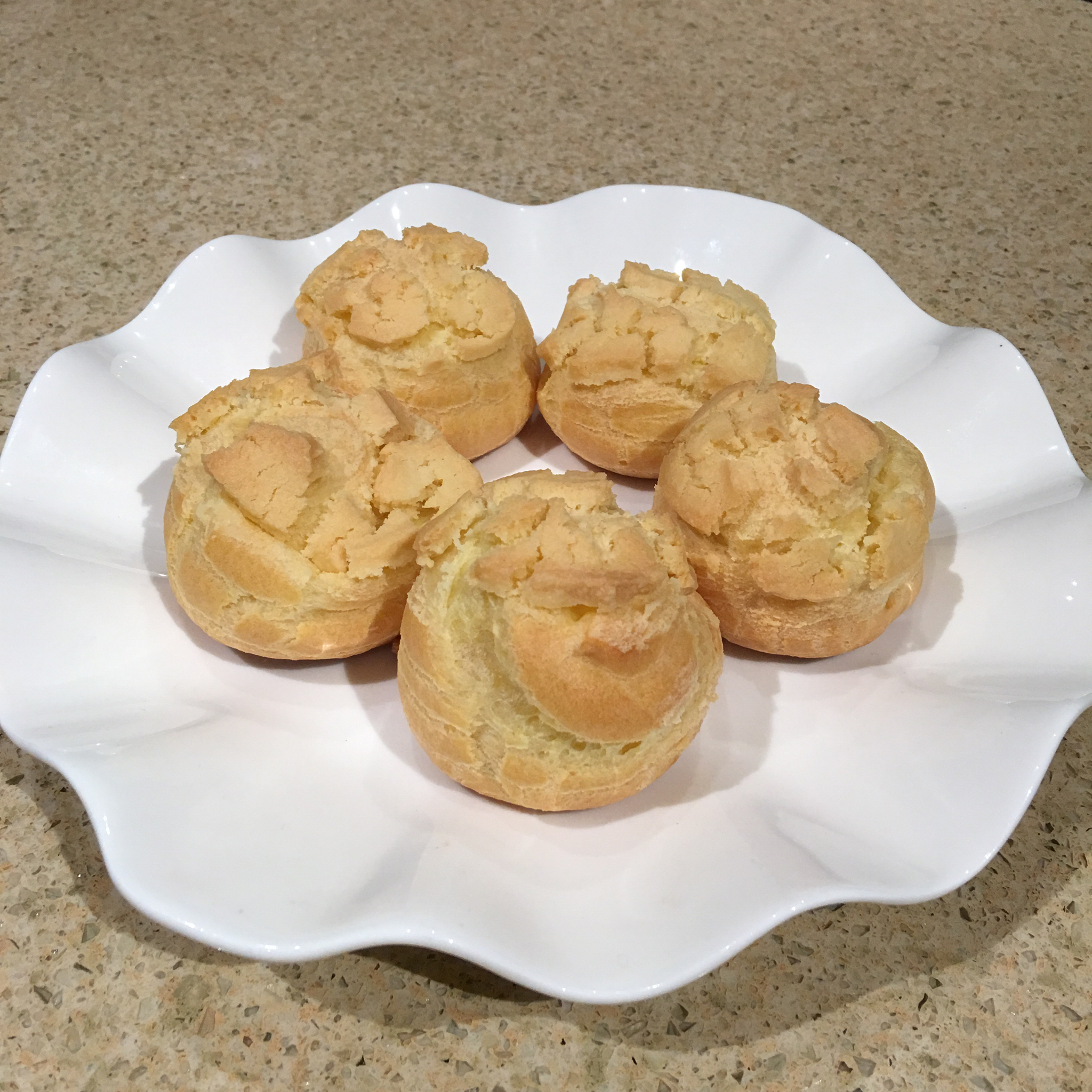 酥皮奶油泡芙--#皮黑森林#