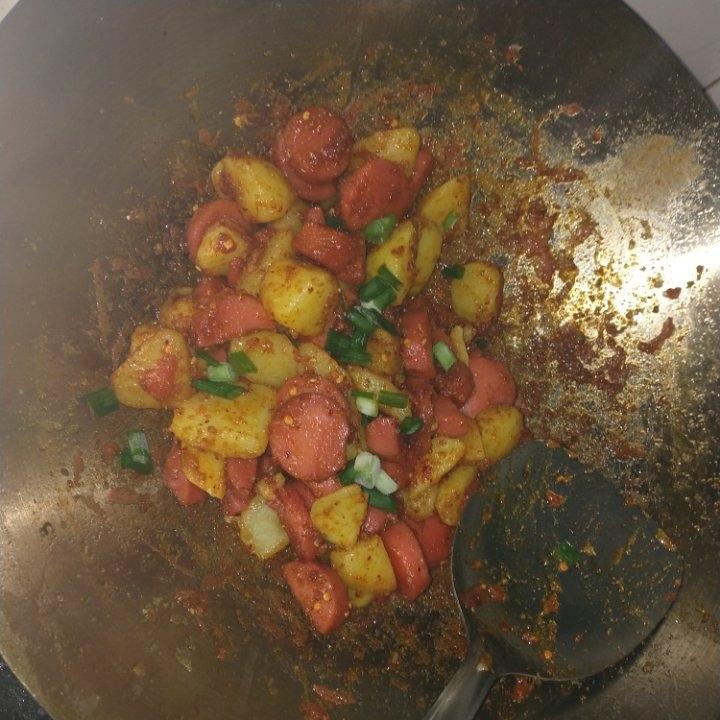 香辣孜然土豆火腿肠！