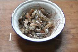 虾油豉香鸡丝拌金针菇的做法 步骤1