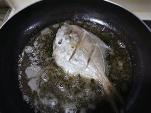 红烧鲳鱼的做法 步骤5