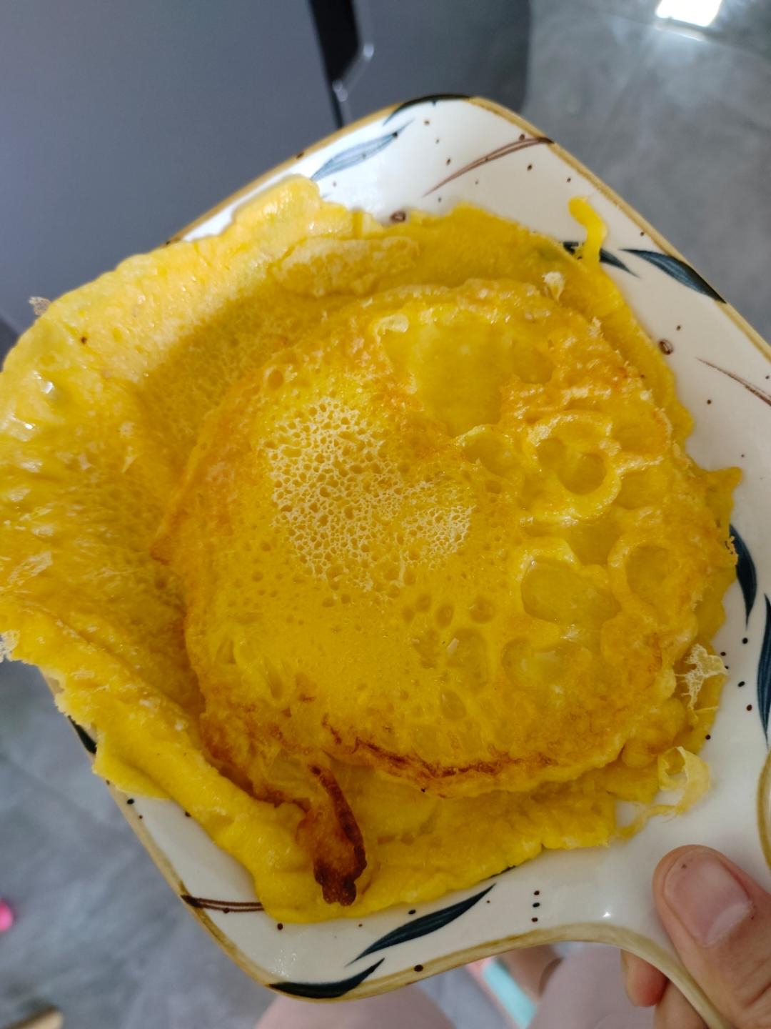 多余的熟蛋黄怎么用？做煎饼啊！