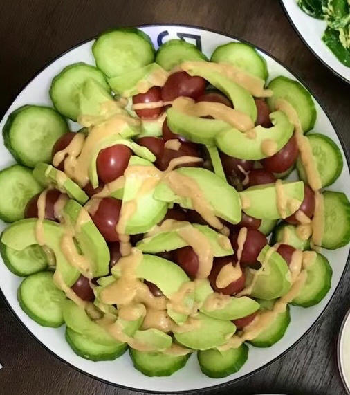 三文鱼牛油果沙拉