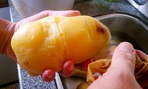潮汕荷兰薯粿(土豆)-蔡澜都推荐的好味道哟～的做法 步骤1