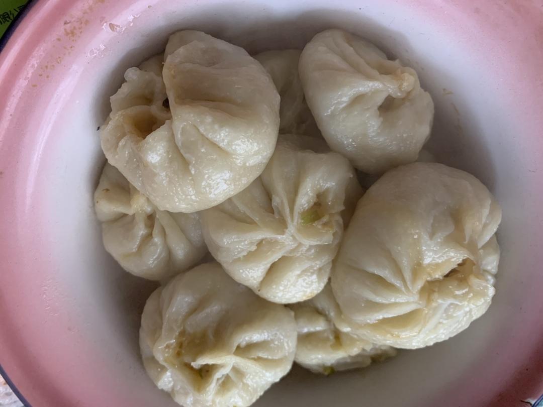 松软的素馅包子