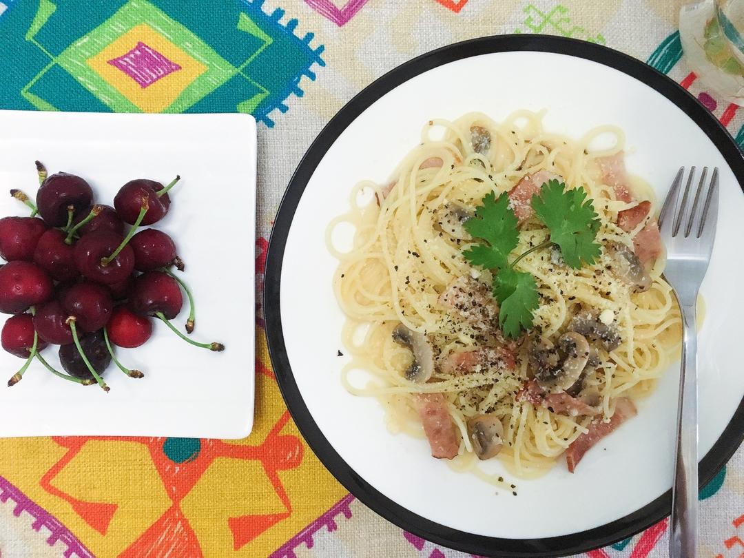 白蘑菇奶油培根意面