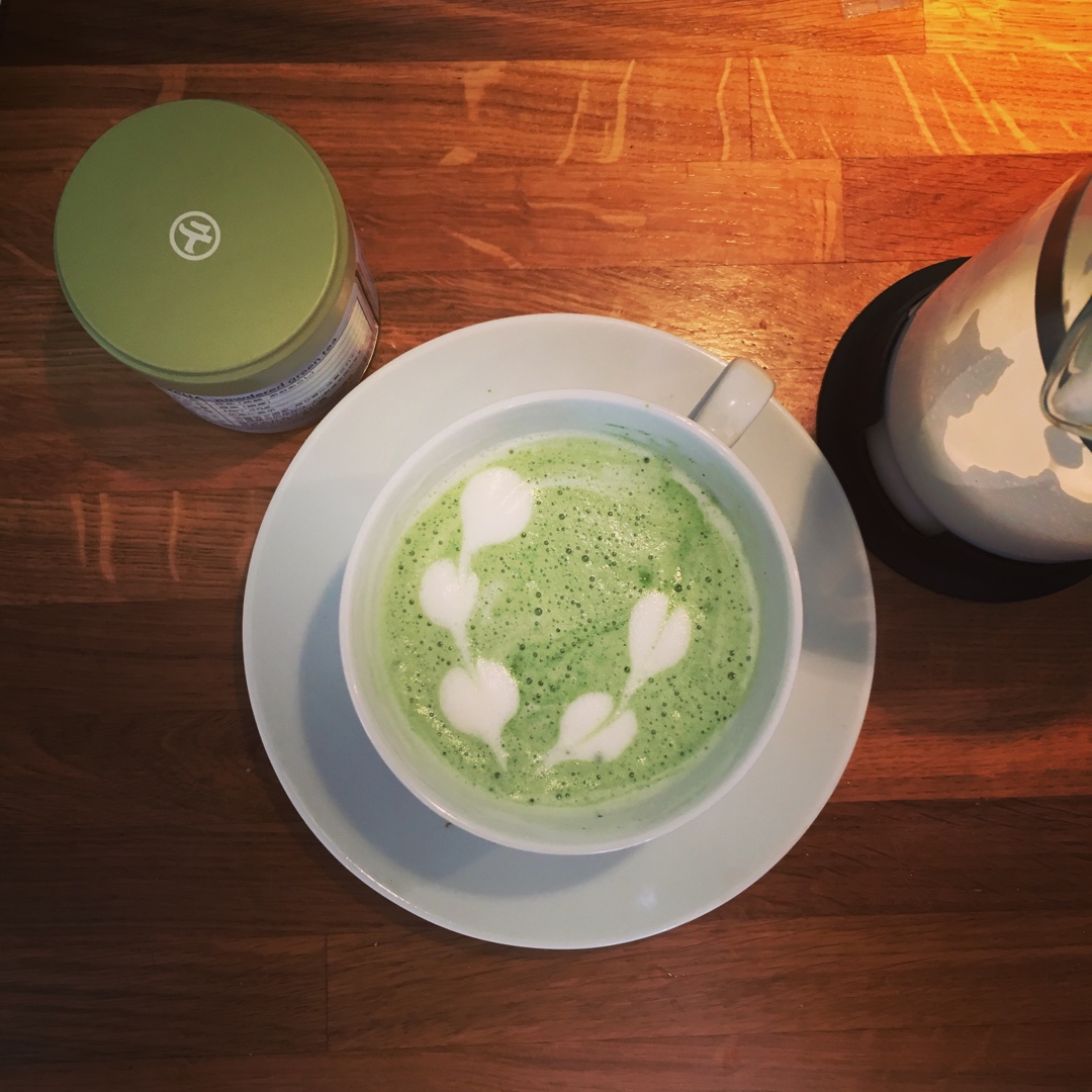 成熟口味抹茶拿铁