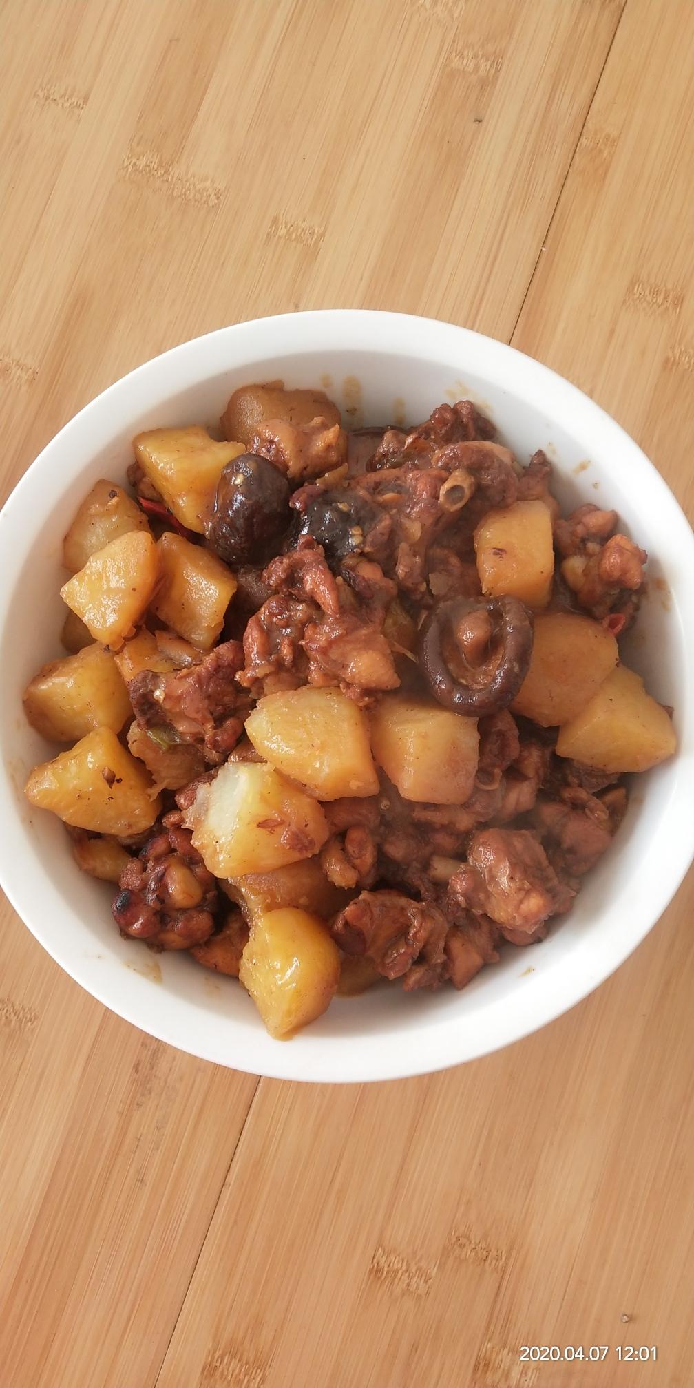香菇土豆炖鸡块的做法