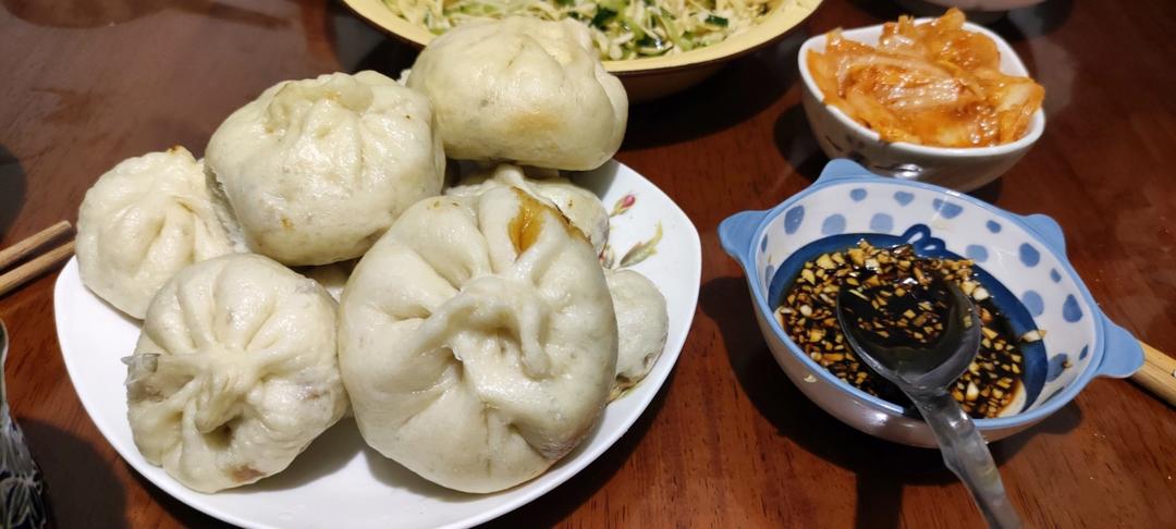 一口吃到很多肉的酱肉包