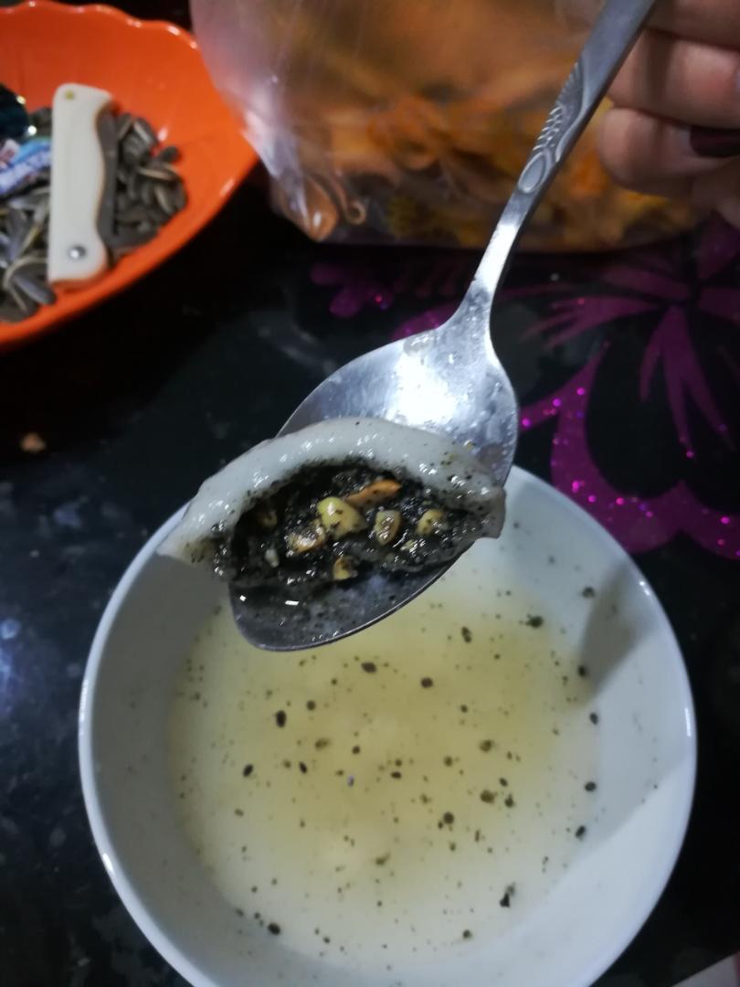 花生黑芝麻汤圆