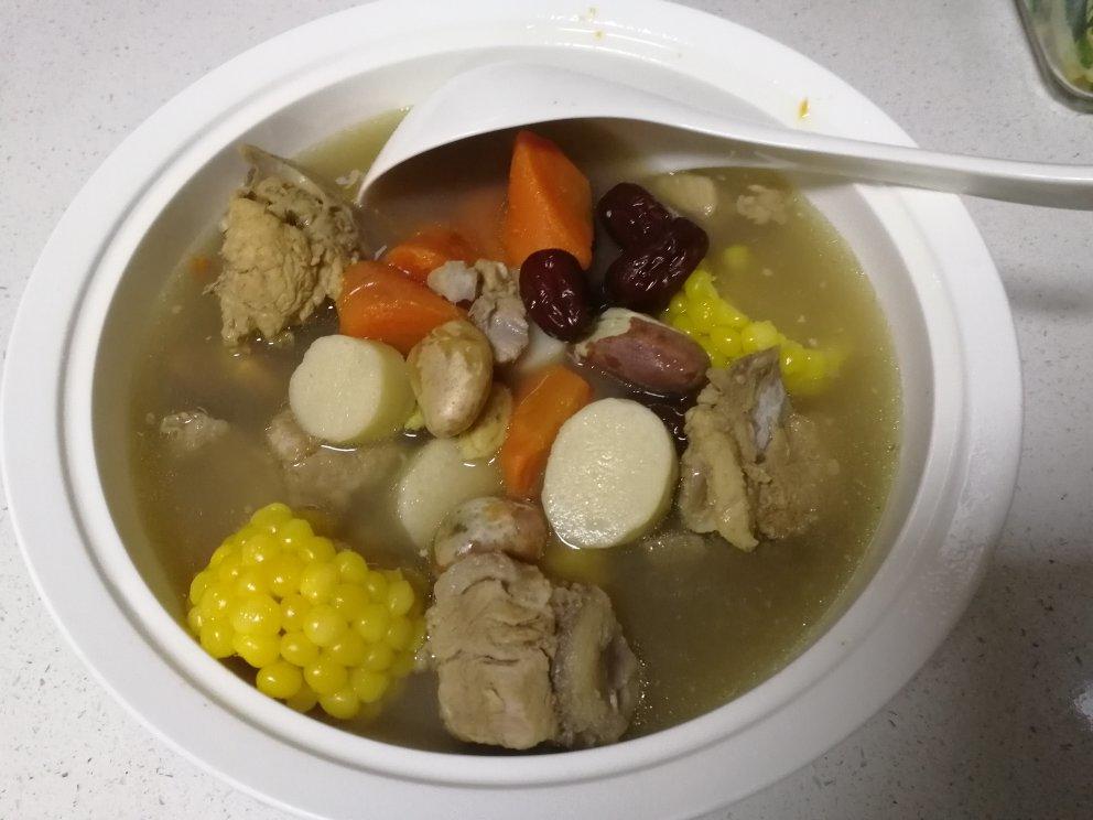 【菠萝蜜籽玉米排骨汤】