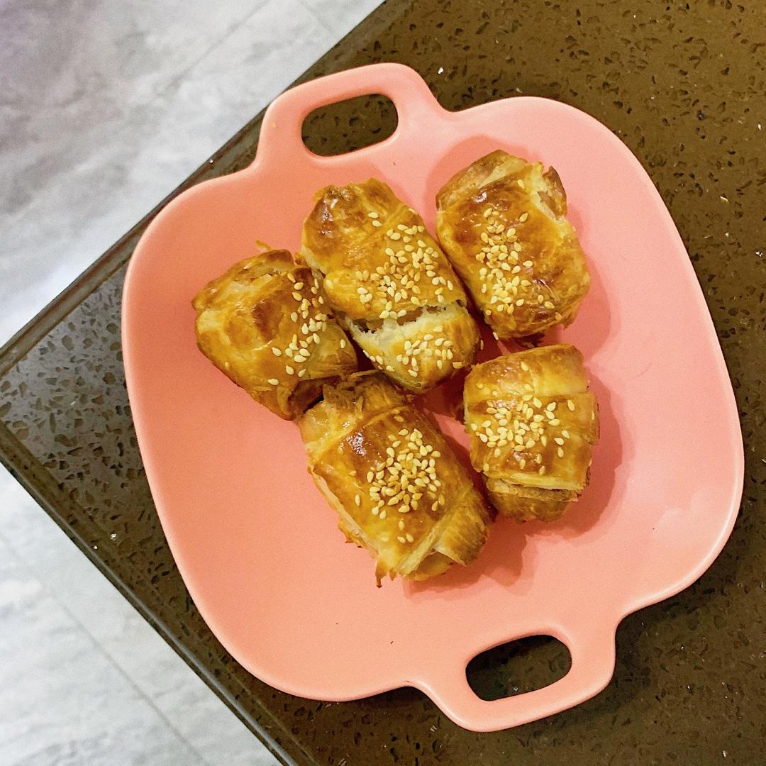 香肠酥皮卷：手抓饼皮还能这样吃，不用和面快速搞定早餐