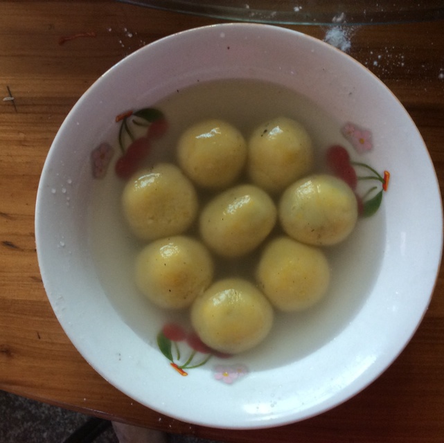 南瓜黑芝麻汤圆