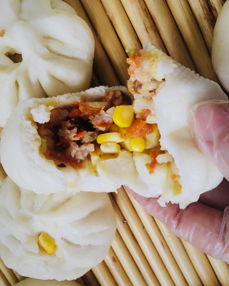 胡萝卜玉米肉馅包子