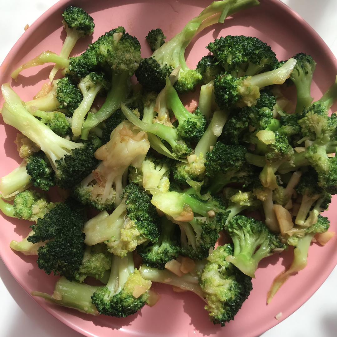 好吃到爆的耗油蒜蓉西兰花(从不修图，喜欢请关注)