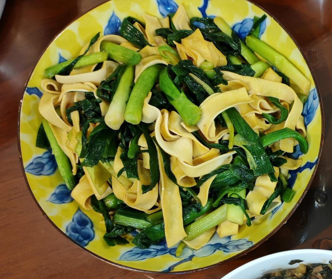 超级下饭的大蒜炒百叶——光嘴吃也香