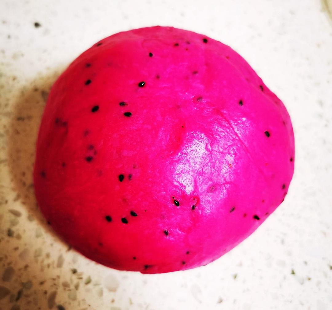 火龙果软欧包，粉嘟嘟～