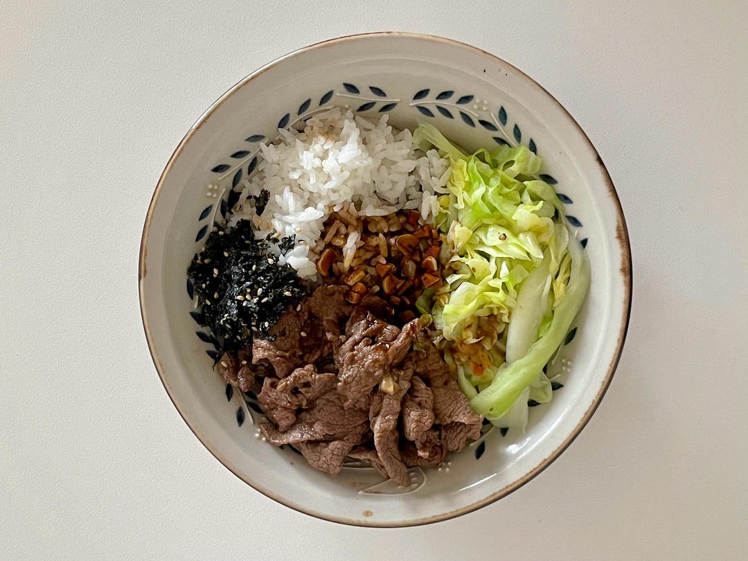 生菜牛肉拌饭